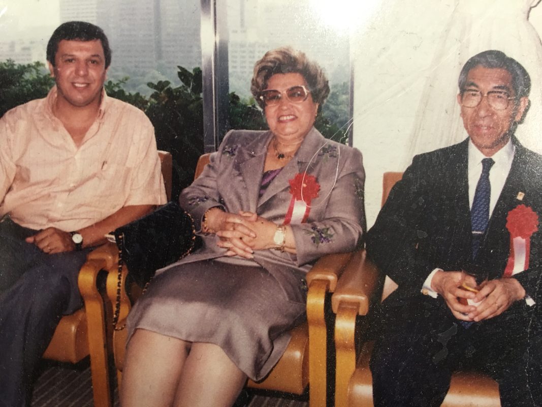 Semra Özal 92 Yaşında – Anılar &Amp; Arşiv Fotoğrafları 4 Bu sitede yer alan tüm yazı, fotoğraf ve belgeler
© orhan uğuroğlu’na aittir. Kaynak gösterilmeden ve izin alınmadan kullanılamaz.