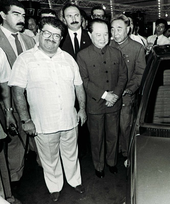 Çin devlet başkanı deng ve başbakan turgut özal. Copyright: her hakkı orhan uğuroğlu'na aittir. Kaynak gösterlse dahi i̇zinsiz alıntı yapılamaz.