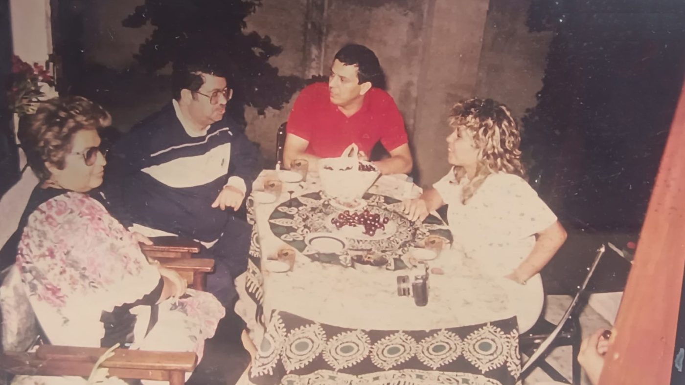 Semra Özal 92 Yaşında – Anılar &Amp; Arşiv Fotoğrafları 5 Bu sitede yer alan tüm yazı, fotoğraf ve belgeler
© orhan uğuroğlu’na aittir. Kaynak gösterilmeden ve izin alınmadan kullanılamaz.